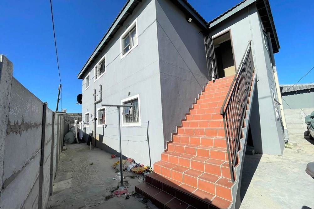 10 Bed House in Khayelitsha photo number 1