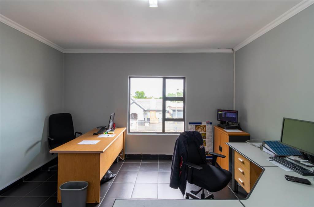 700  m² Commercial space in Edenvale photo number 22