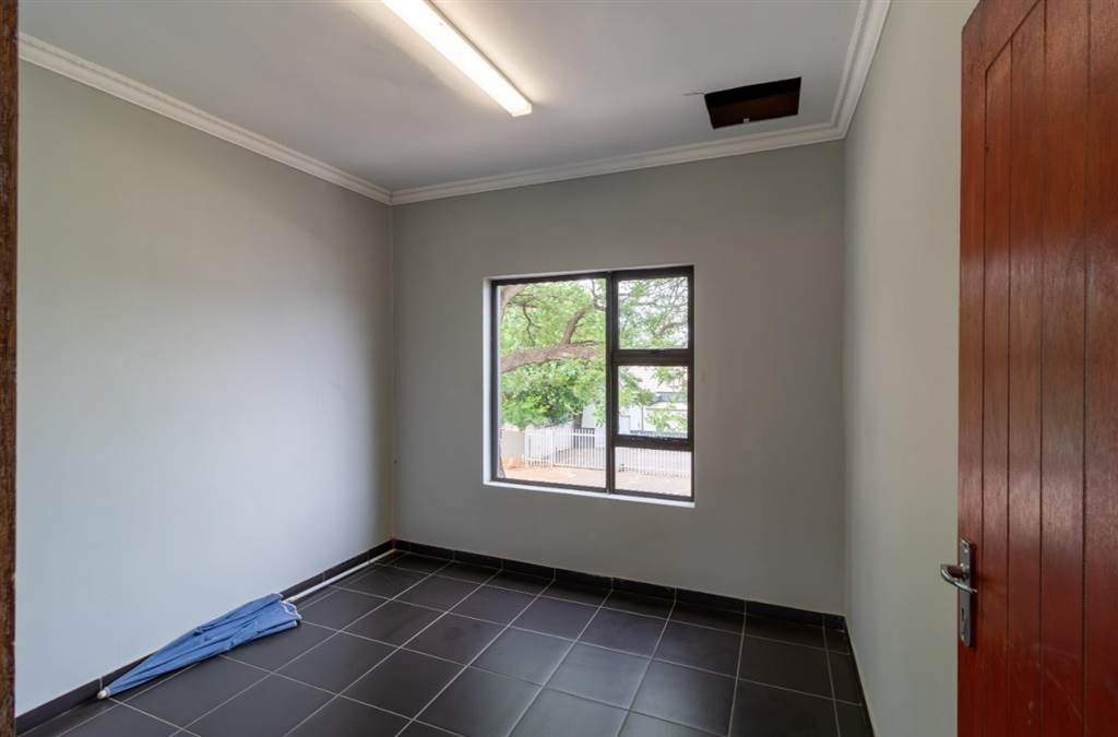 700  m² Commercial space in Edenvale photo number 18