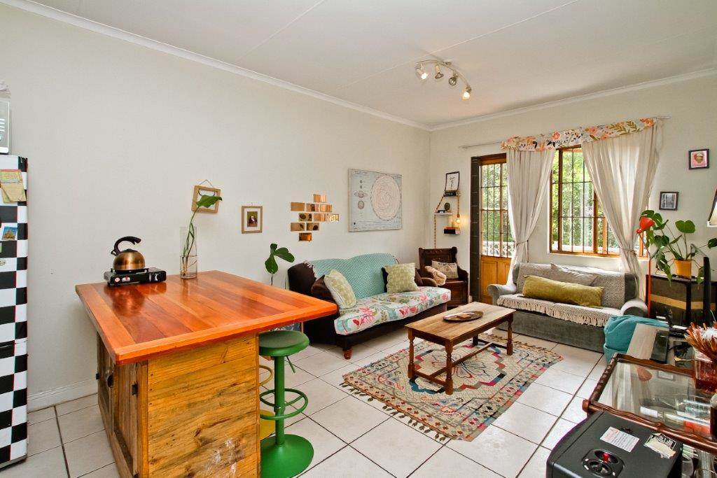 2 Bed Apartment in Craighall Park photo number 3