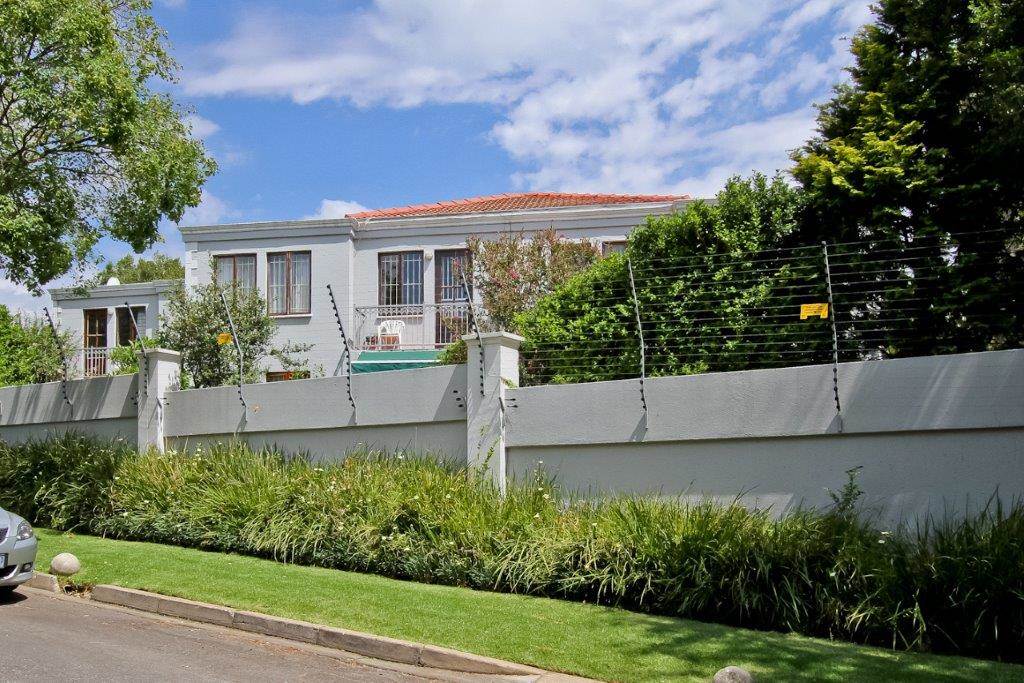2 Bed Apartment in Craighall Park photo number 19