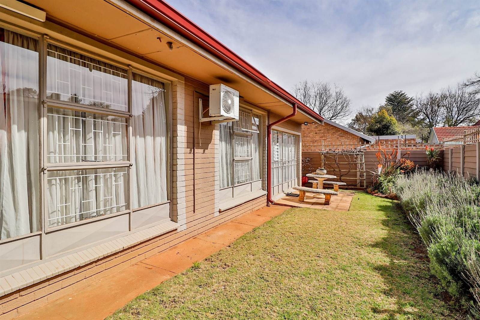 4 Bed House in Wilkoppies photo number 10