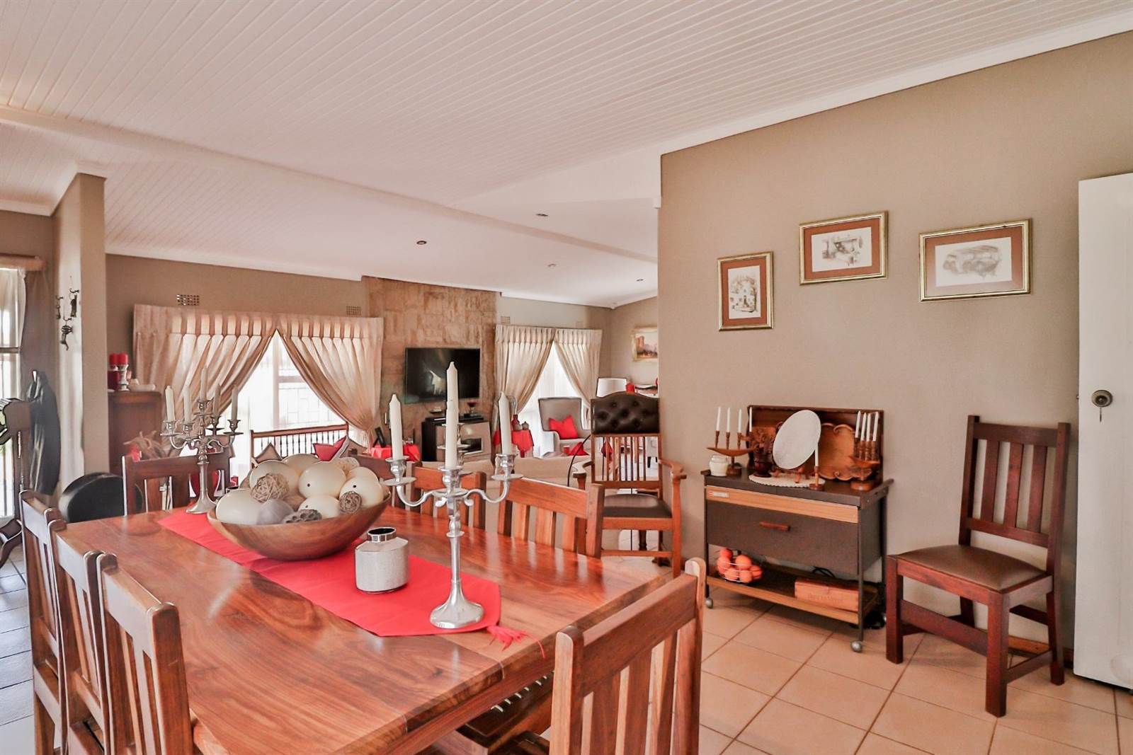 4 Bed House in Wilkoppies photo number 15