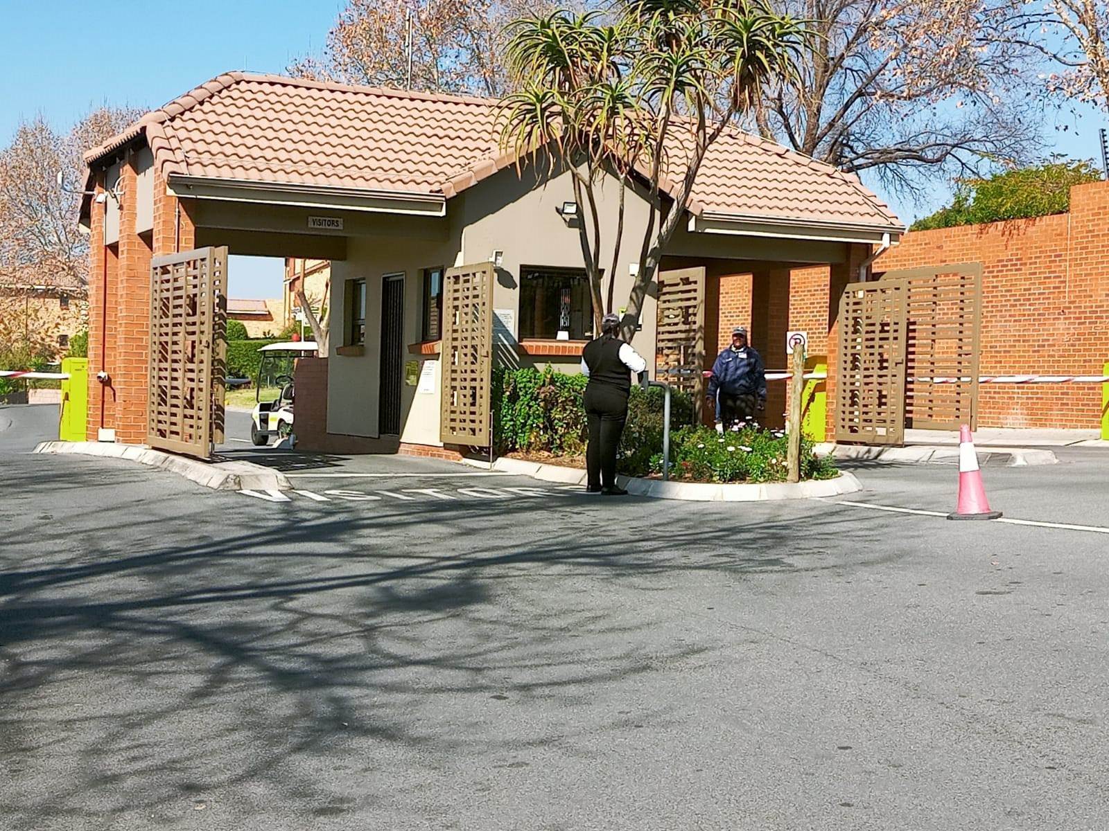 1 Bed Townhouse in Olivedale photo number 17