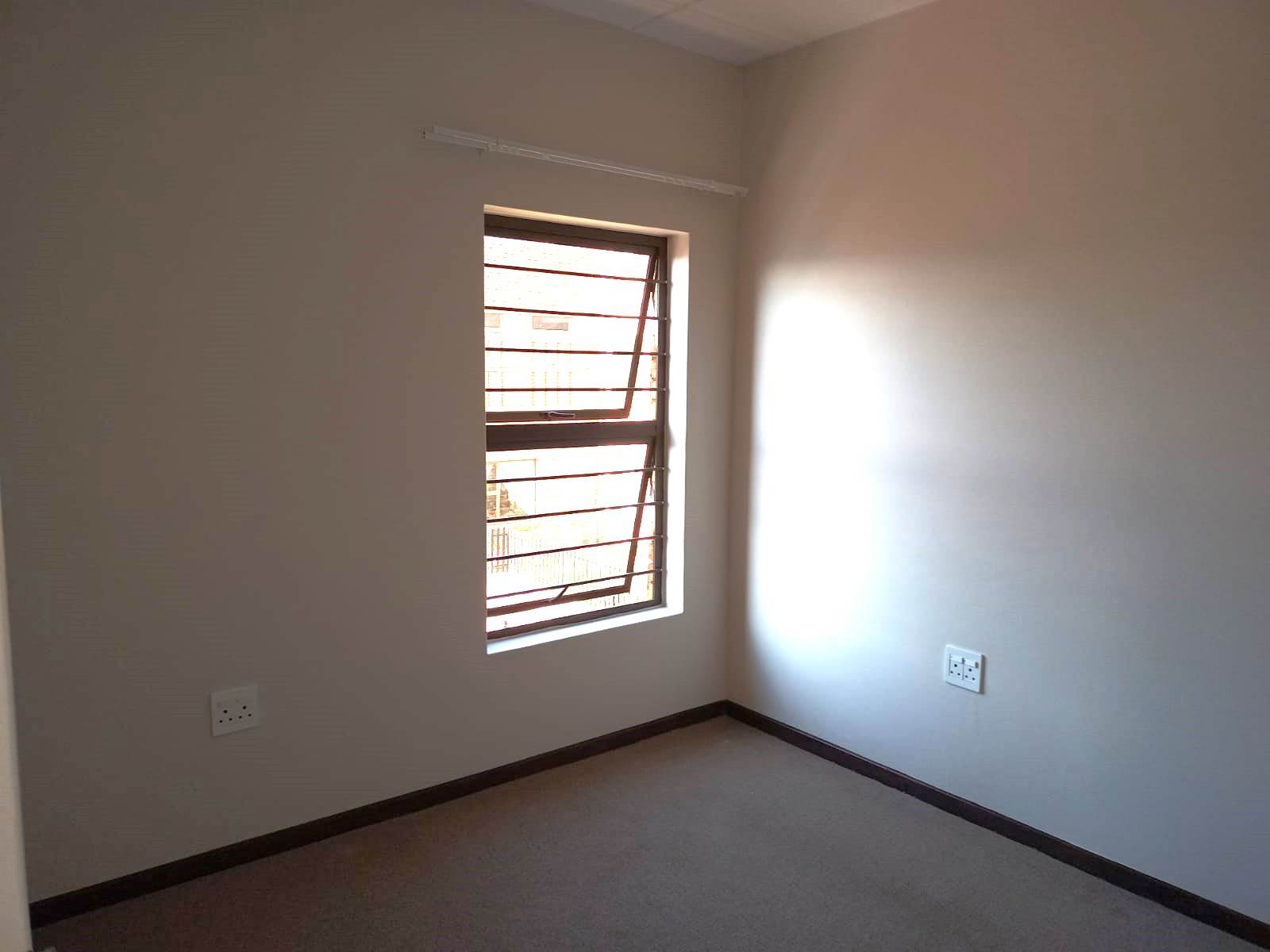 1 Bed Townhouse in Olivedale photo number 8