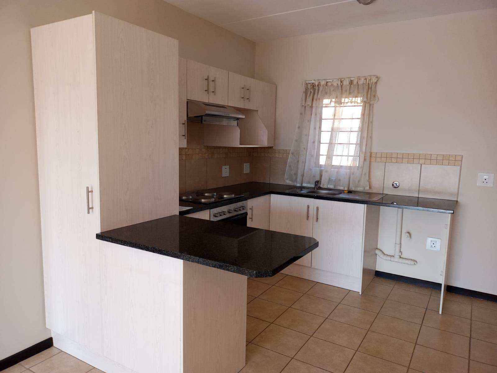 1 Bed Townhouse in Olivedale photo number 3