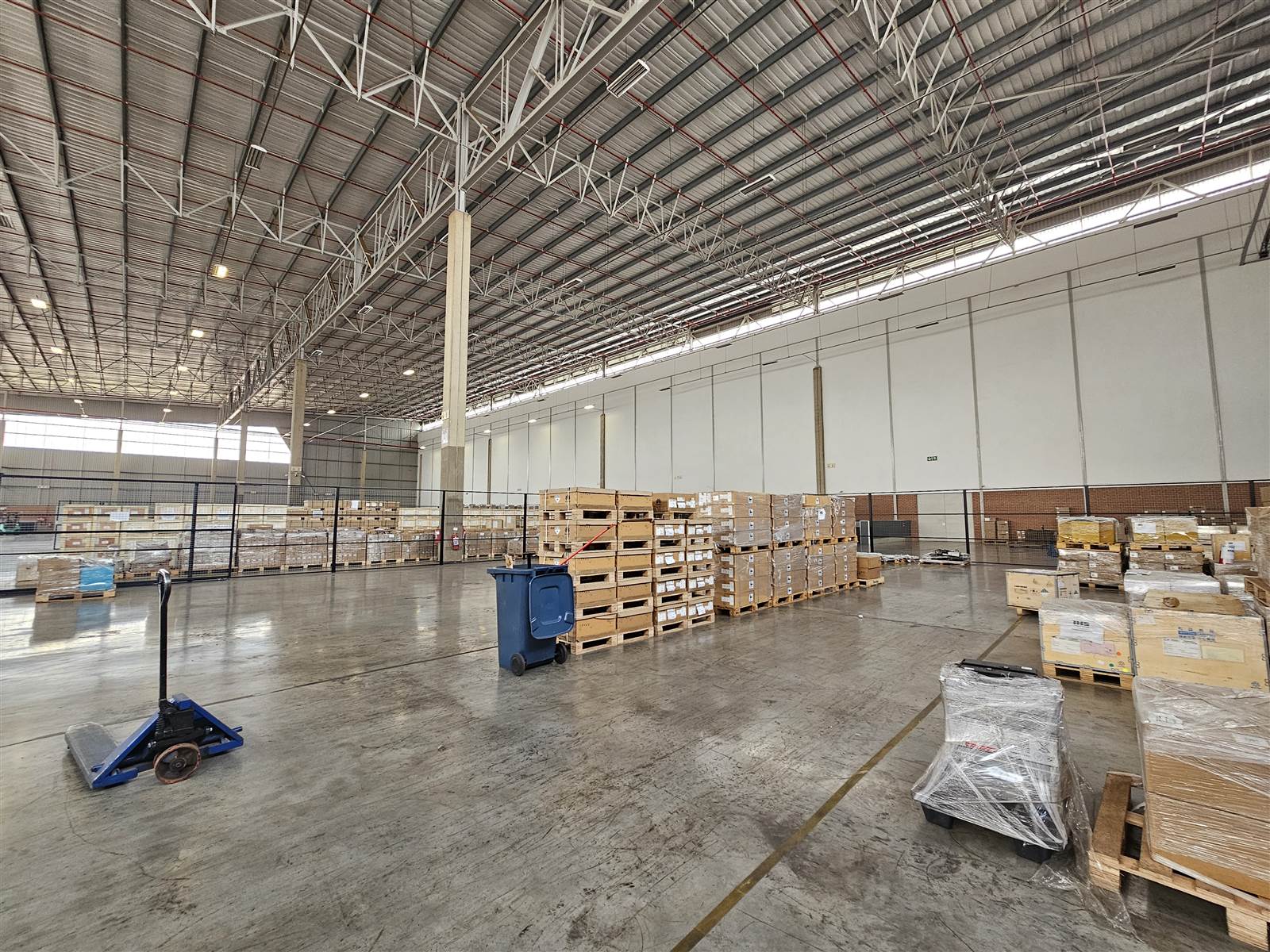 9725  m² Industrial space in Olifantsfontein photo number 8