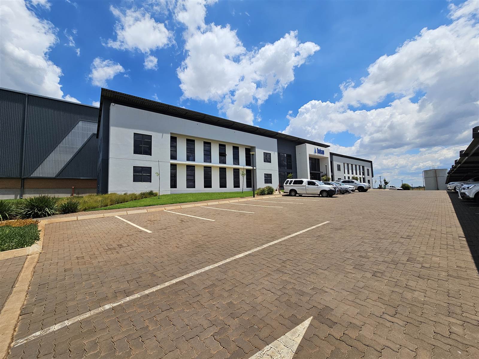 9725  m² Industrial space in Olifantsfontein photo number 3