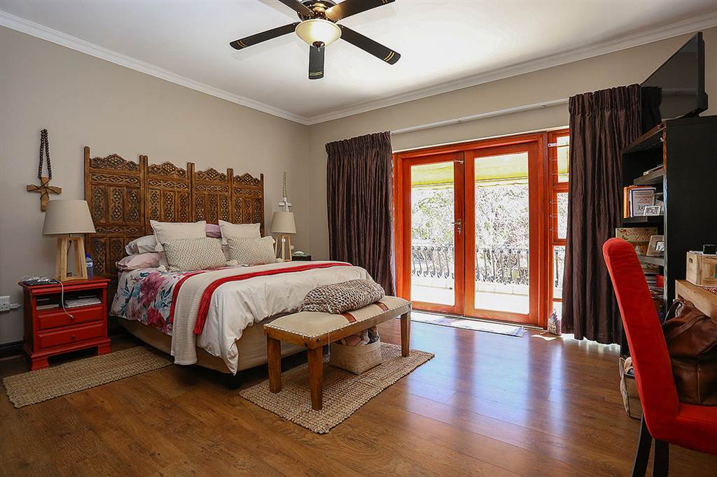 3 Bed House in Eagle Canyon Golf Estate photo number 14