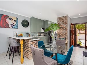 3 Bed Townhouse in Bryanston West
