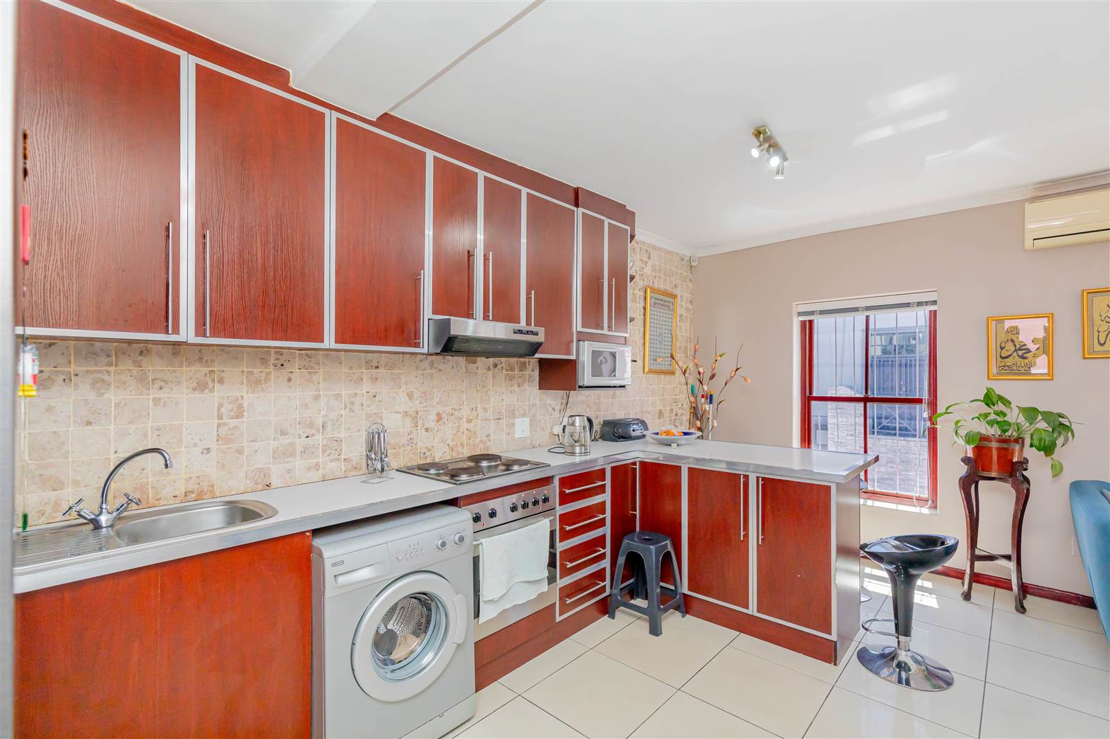 2 Bed Apartment in Bo-Kaap photo number 3
