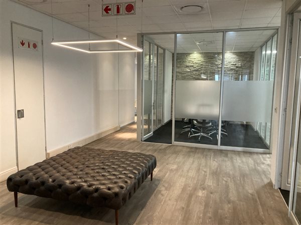 851  m² Commercial space