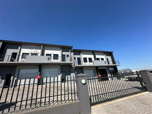 115  m² Industrial space in Clayville