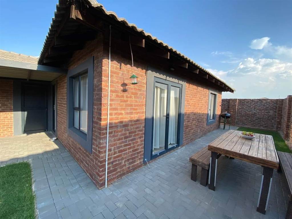 2 Bed House in Secunda photo number 23