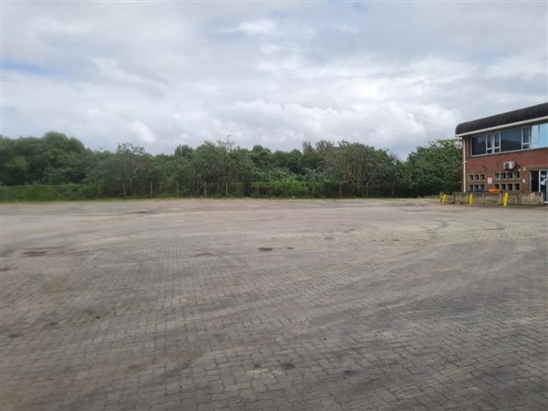 5 000  m² Industrial space