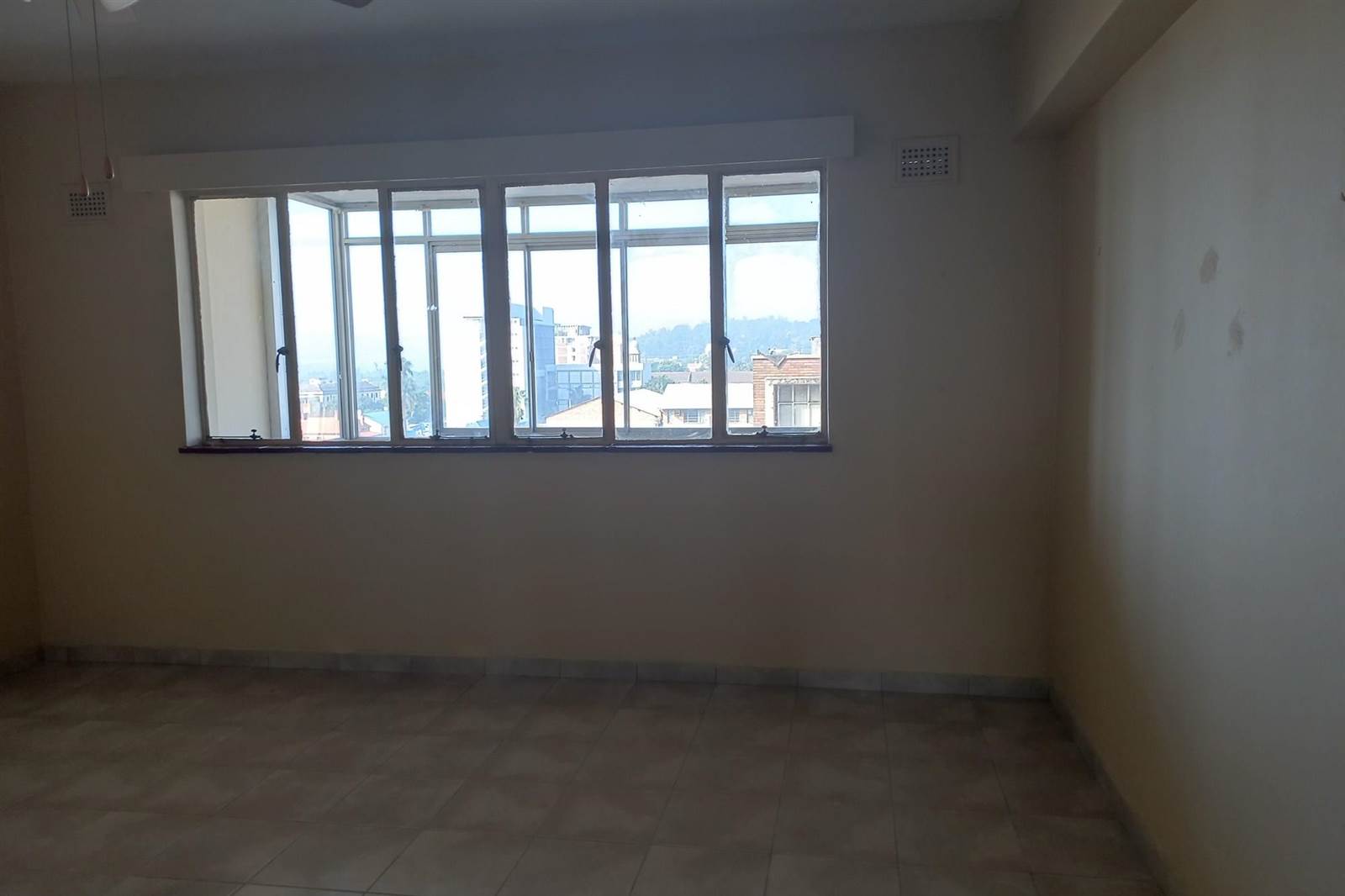 2 Bed Apartment in Pinetown Central photo number 3
