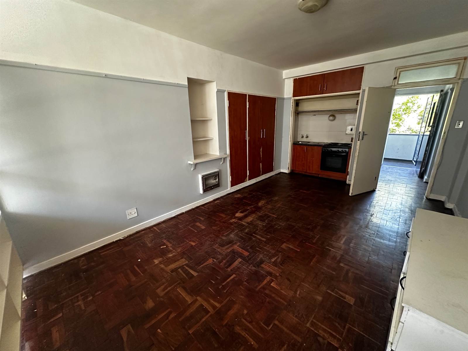 1 Bed Apartment in Parktown photo number 4