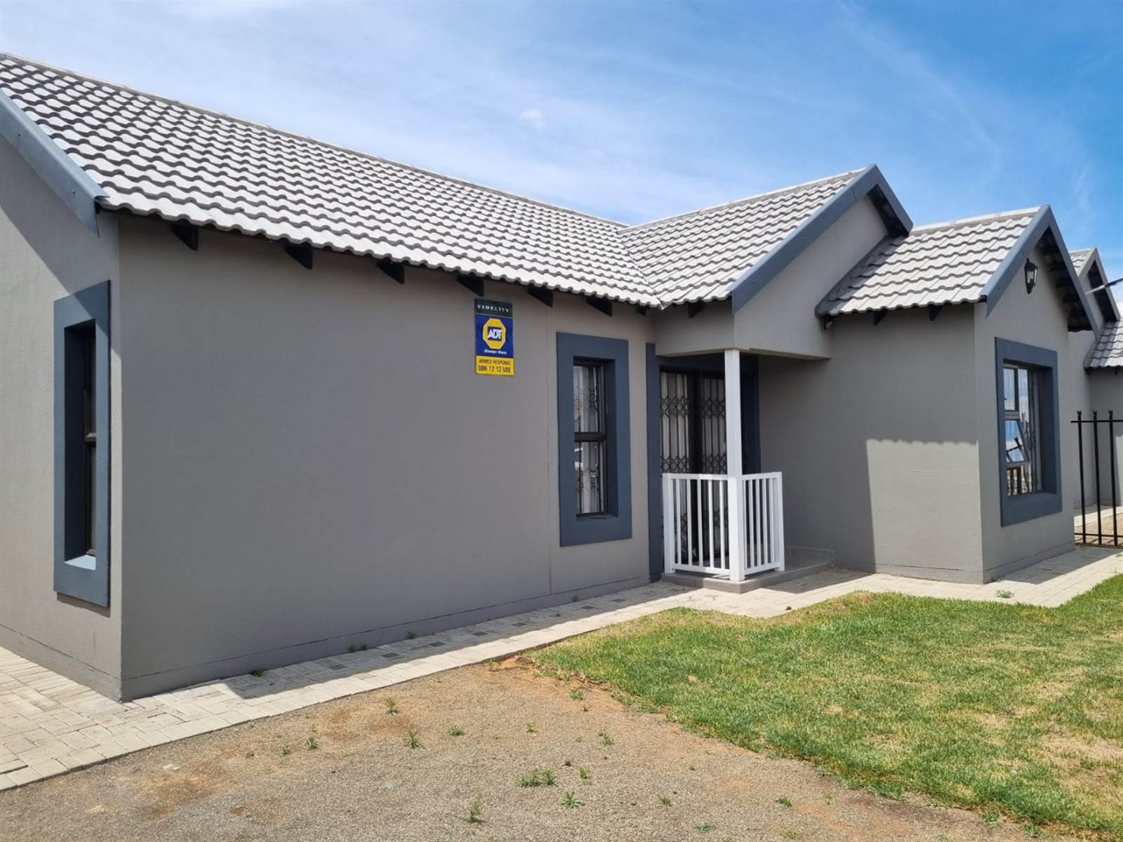 3 Bed House in Bloemspruit photo number 1