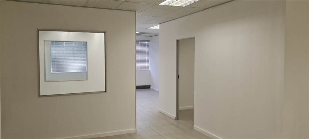 265  m² Office Space in Bedfordview photo number 3