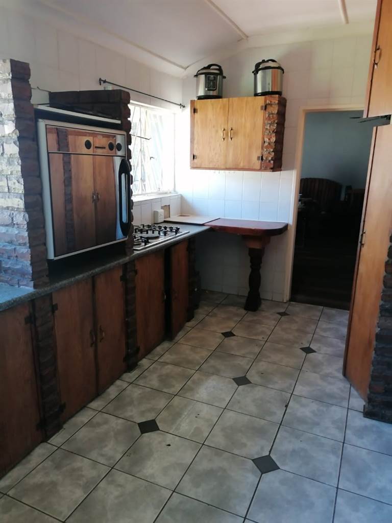 4 Bed House in Wilkoppies photo number 5