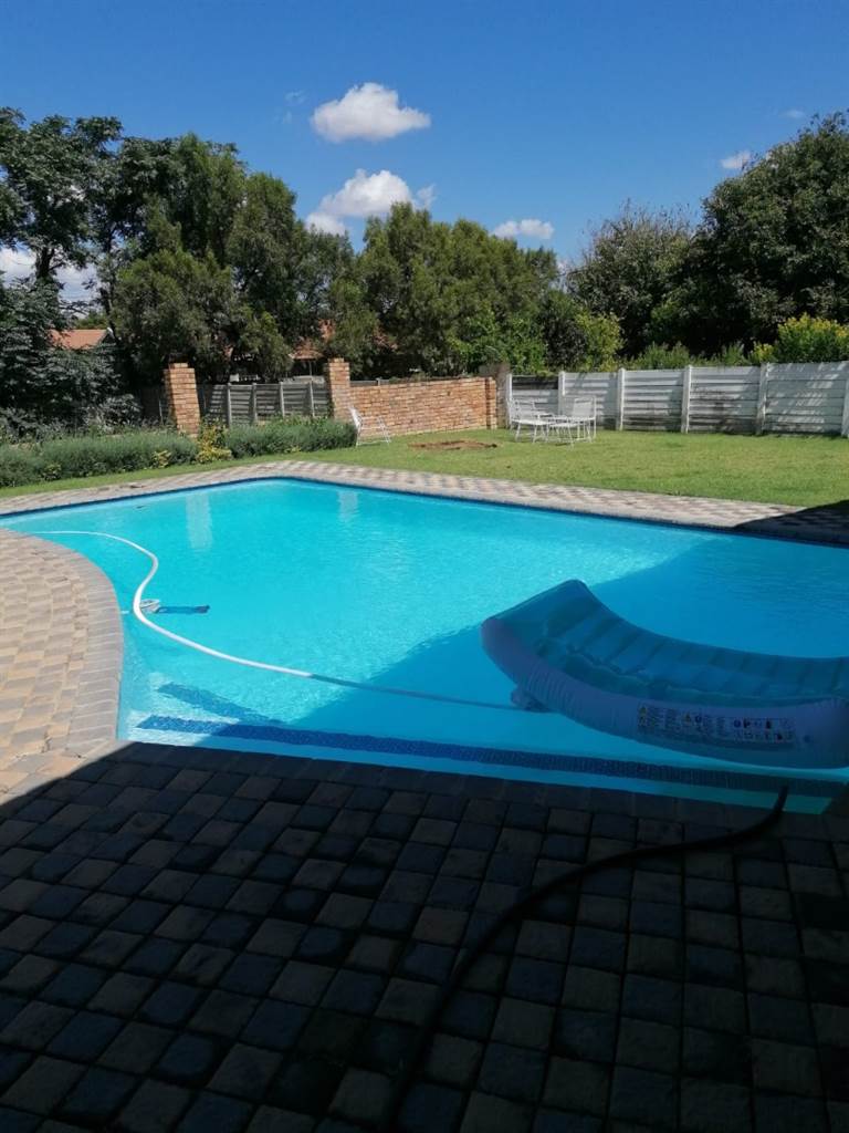 4 Bed House in Wilkoppies photo number 2
