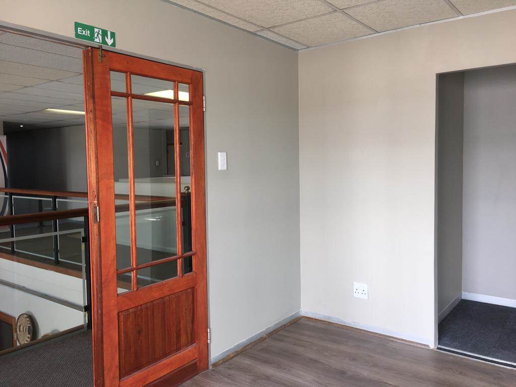 64  m² Office Space in Halfway House photo number 4