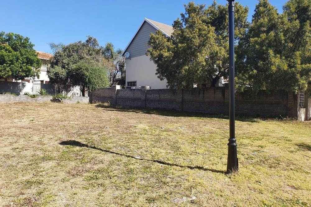 530 m² Land available in Greenstone Hill photo number 9