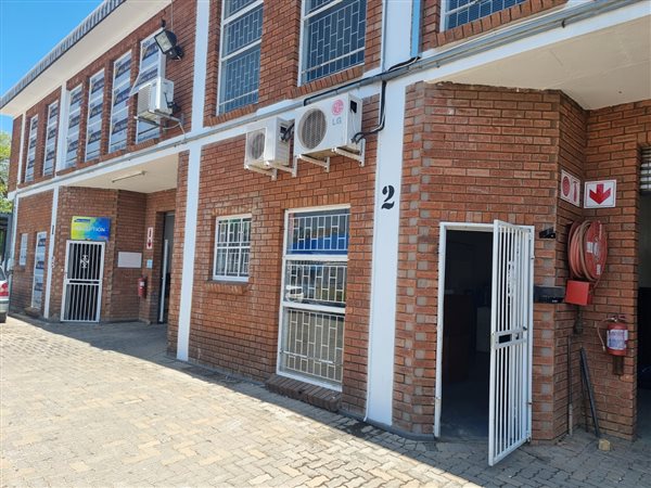 381  m² Commercial space