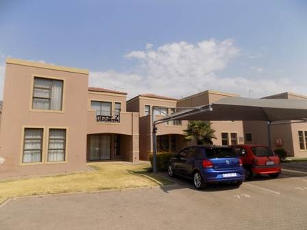 3 Bed Apartment in Jansen Park photo number 1