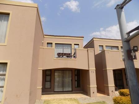 3 Bed Apartment in Jansen Park photo number 4
