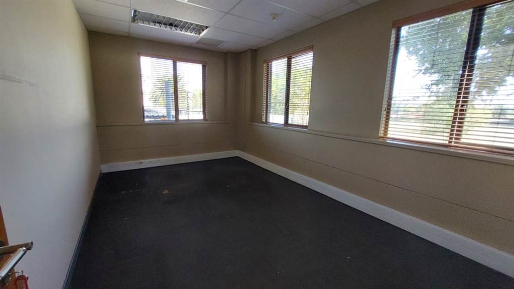 820  m² Commercial space in Doringkloof photo number 21