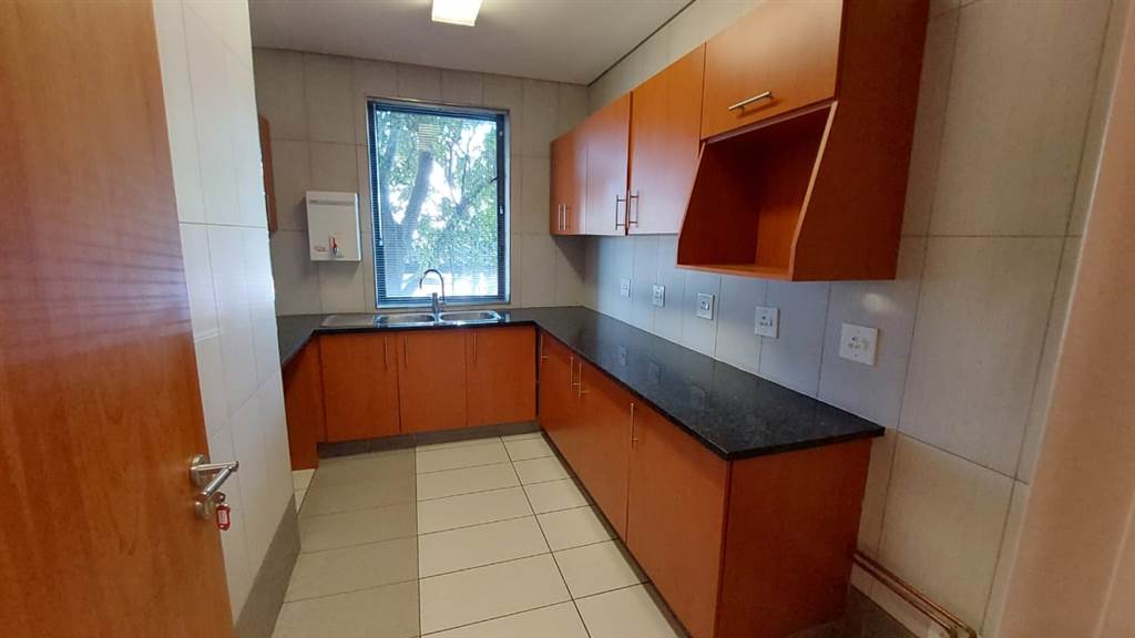 820  m² Commercial space in Doringkloof photo number 30