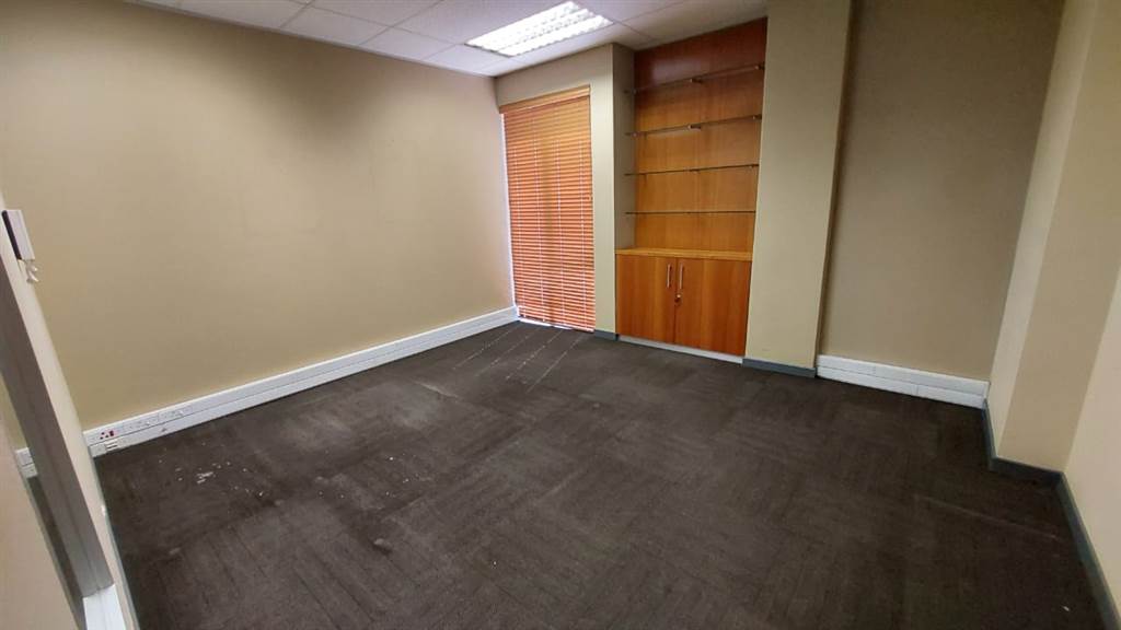 820  m² Commercial space in Doringkloof photo number 17