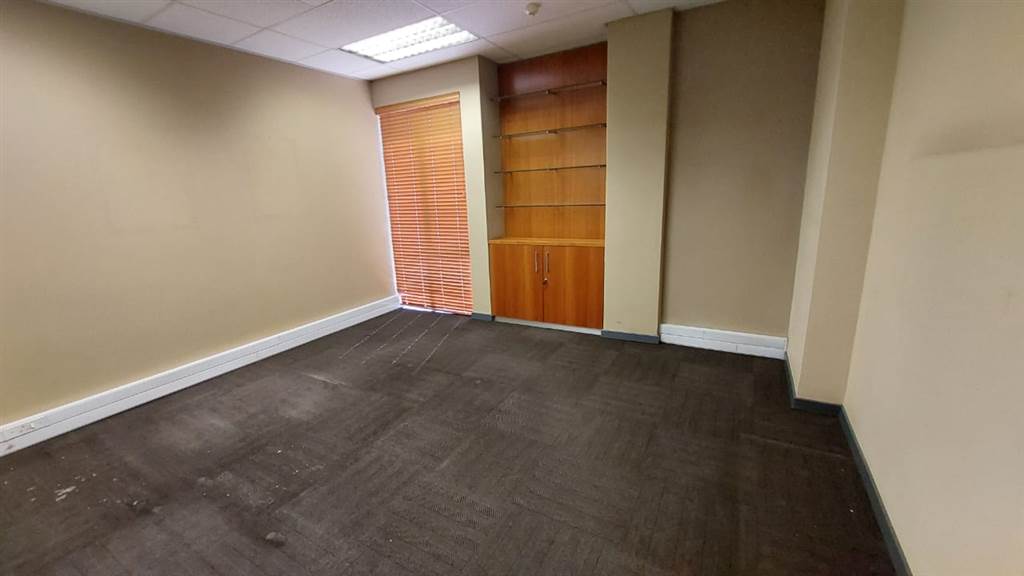 820  m² Commercial space in Doringkloof photo number 12