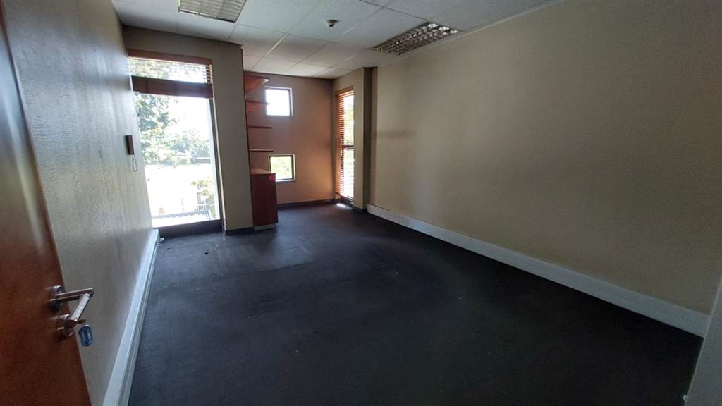 820  m² Commercial space in Doringkloof photo number 8