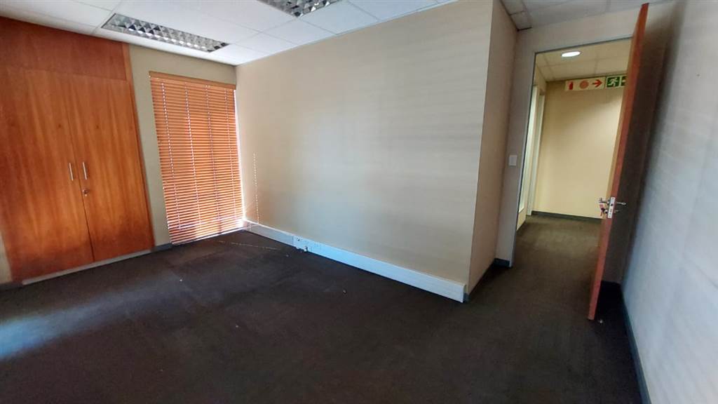 820  m² Commercial space in Doringkloof photo number 7