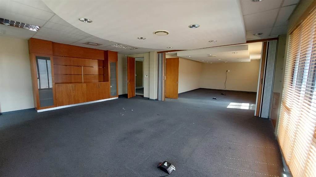 820  m² Commercial space in Doringkloof photo number 11