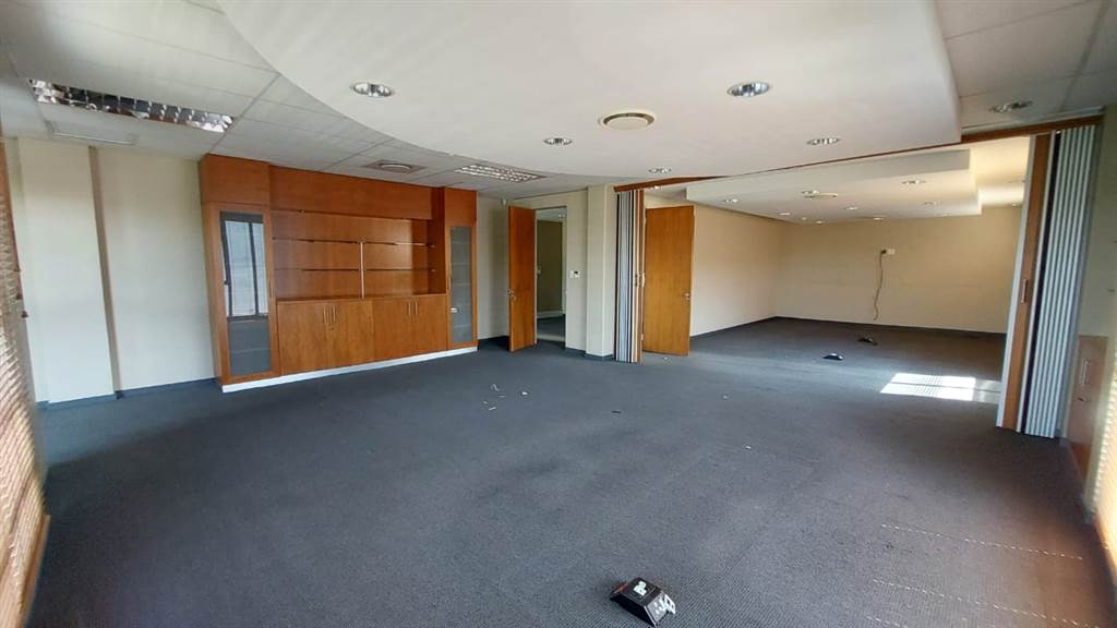 820  m² Commercial space in Doringkloof photo number 10