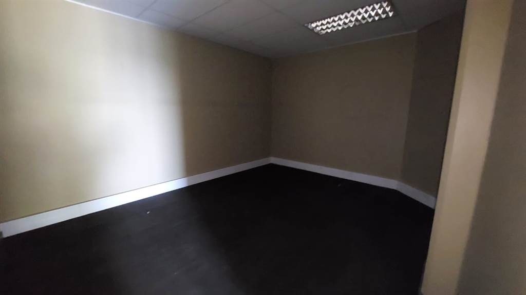 820  m² Commercial space in Doringkloof photo number 9