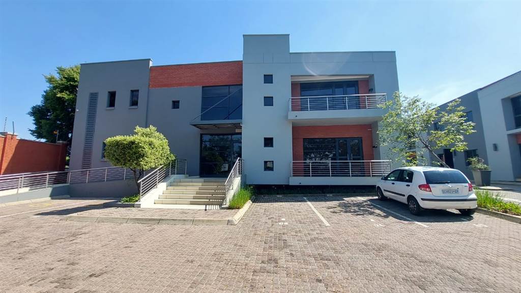 820  m² Commercial space in Doringkloof photo number 1