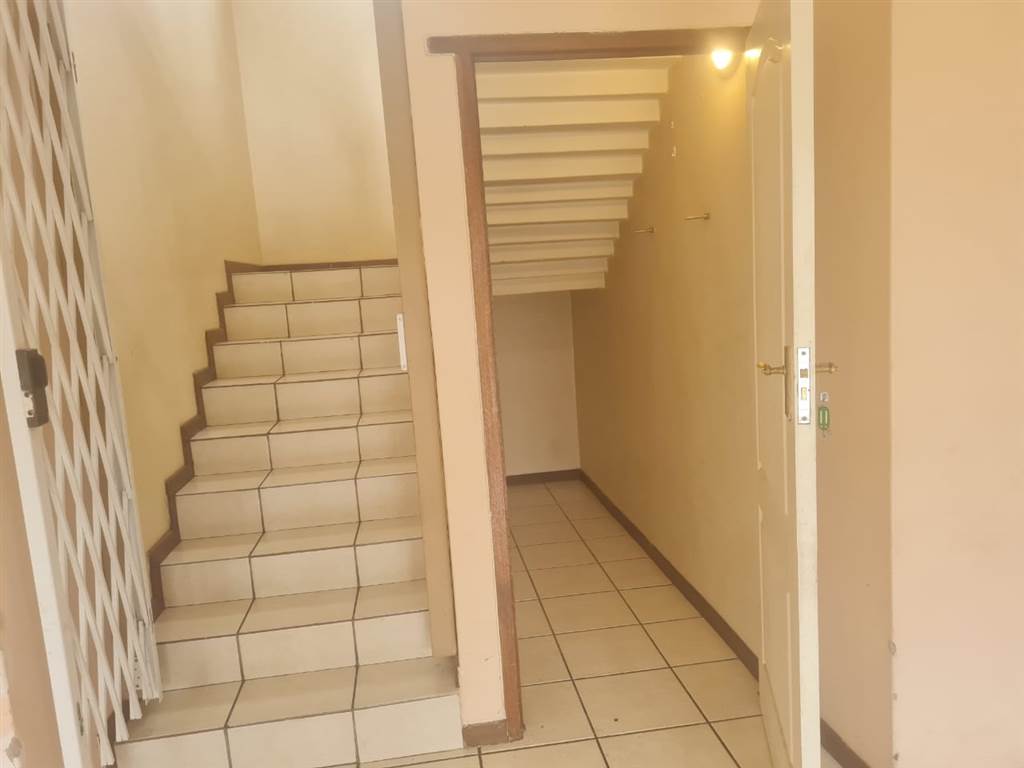 3 Bed Apartment in Waterval East photo number 7