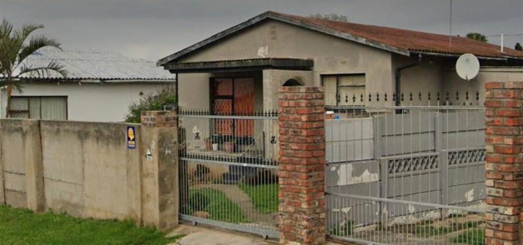3 Bed House in Scheepers Heights photo number 2