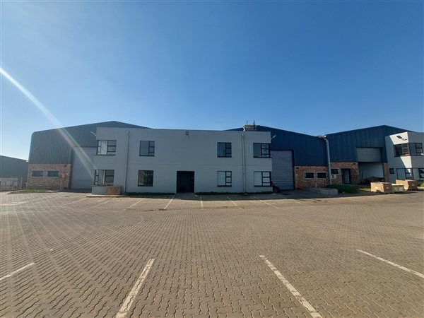 1 100  m² Industrial space