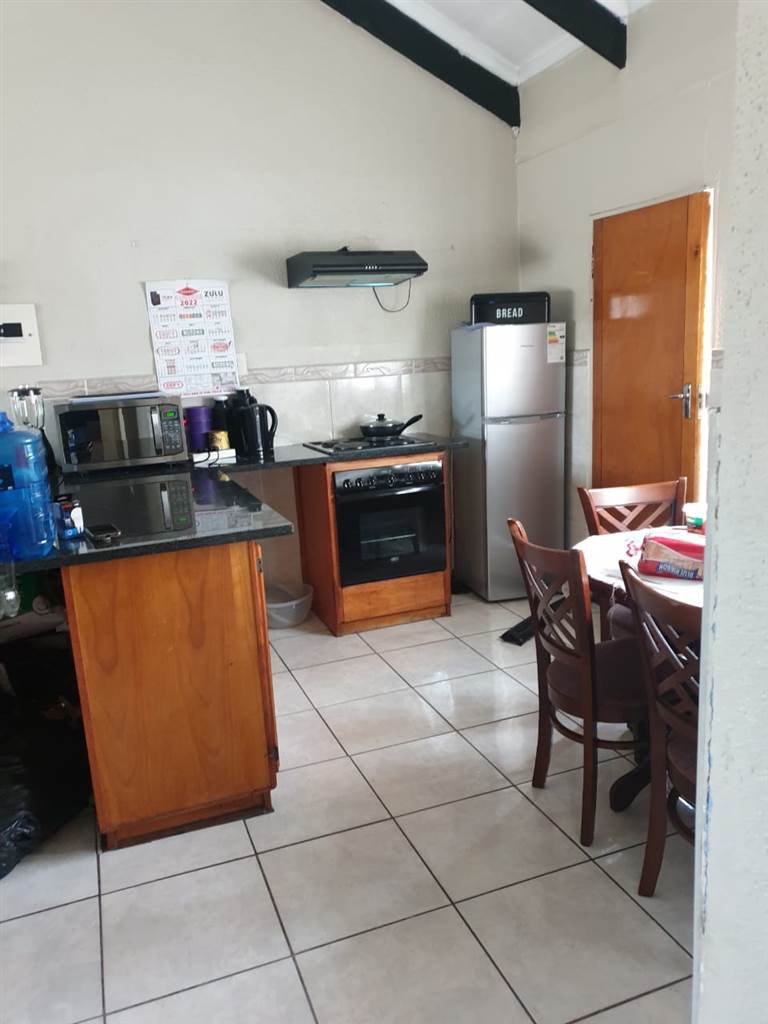2 Bed Townhouse in Witbank photo number 2
