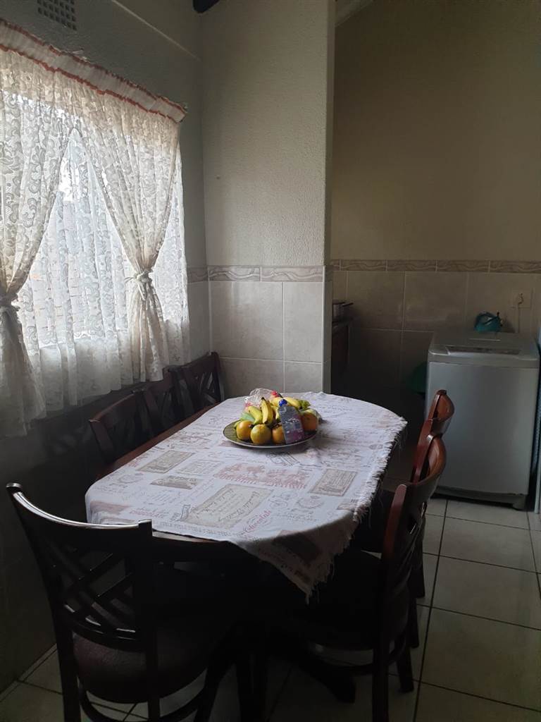 2 Bed Townhouse in Witbank photo number 4