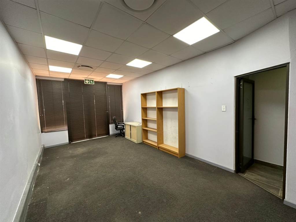350  m² Commercial space in Alberton photo number 11