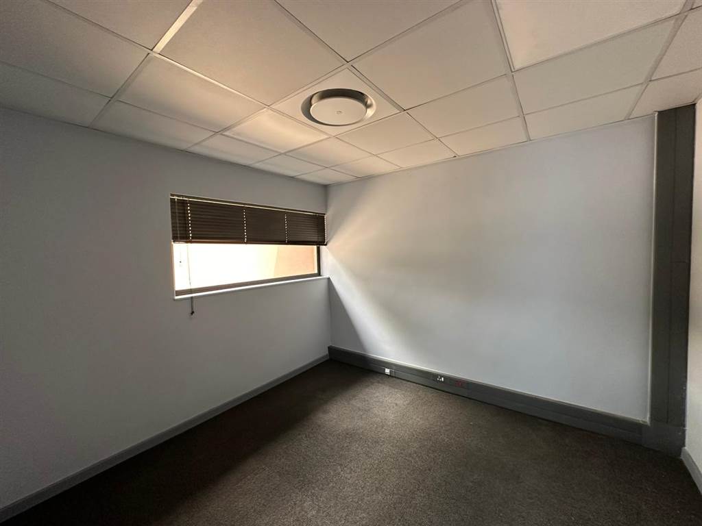 350  m² Commercial space in Alberton photo number 17