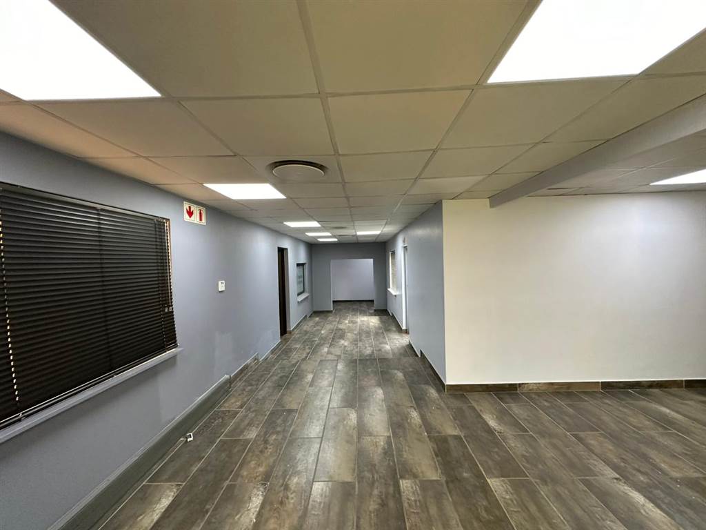 350  m² Commercial space in Alberton photo number 21