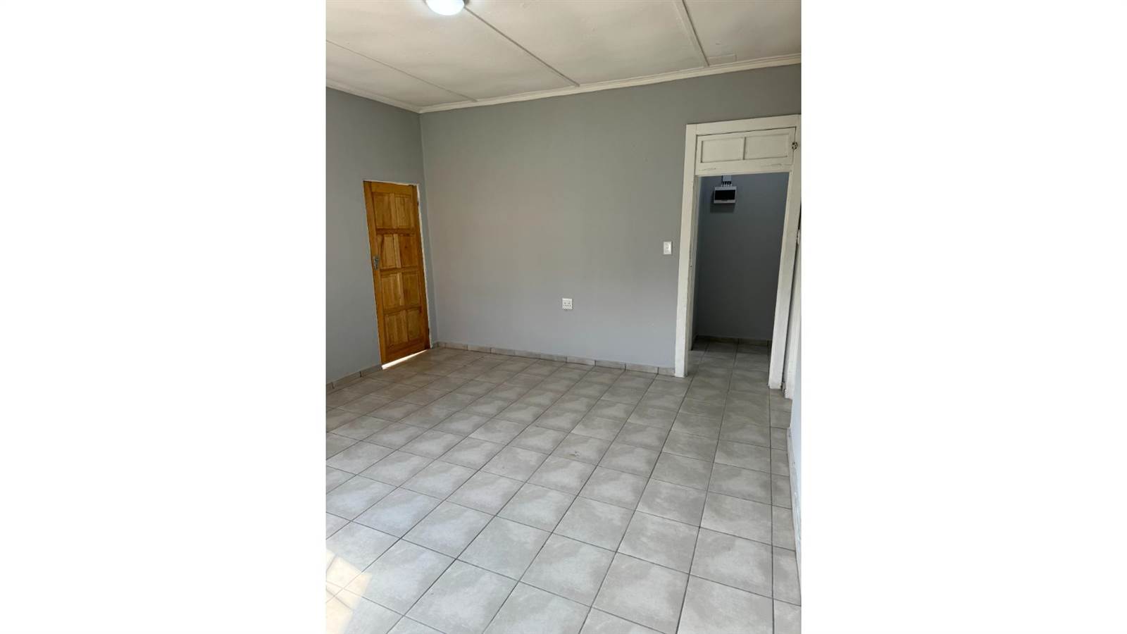 2 Bed Apartment in Turffontein photo number 3