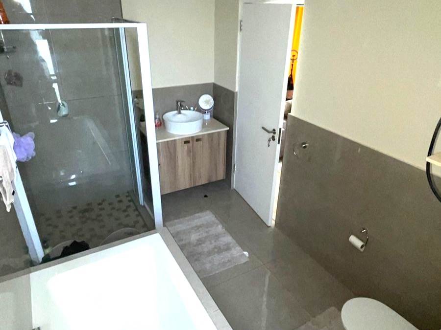 1 Bed Apartment in Rivonia photo number 10